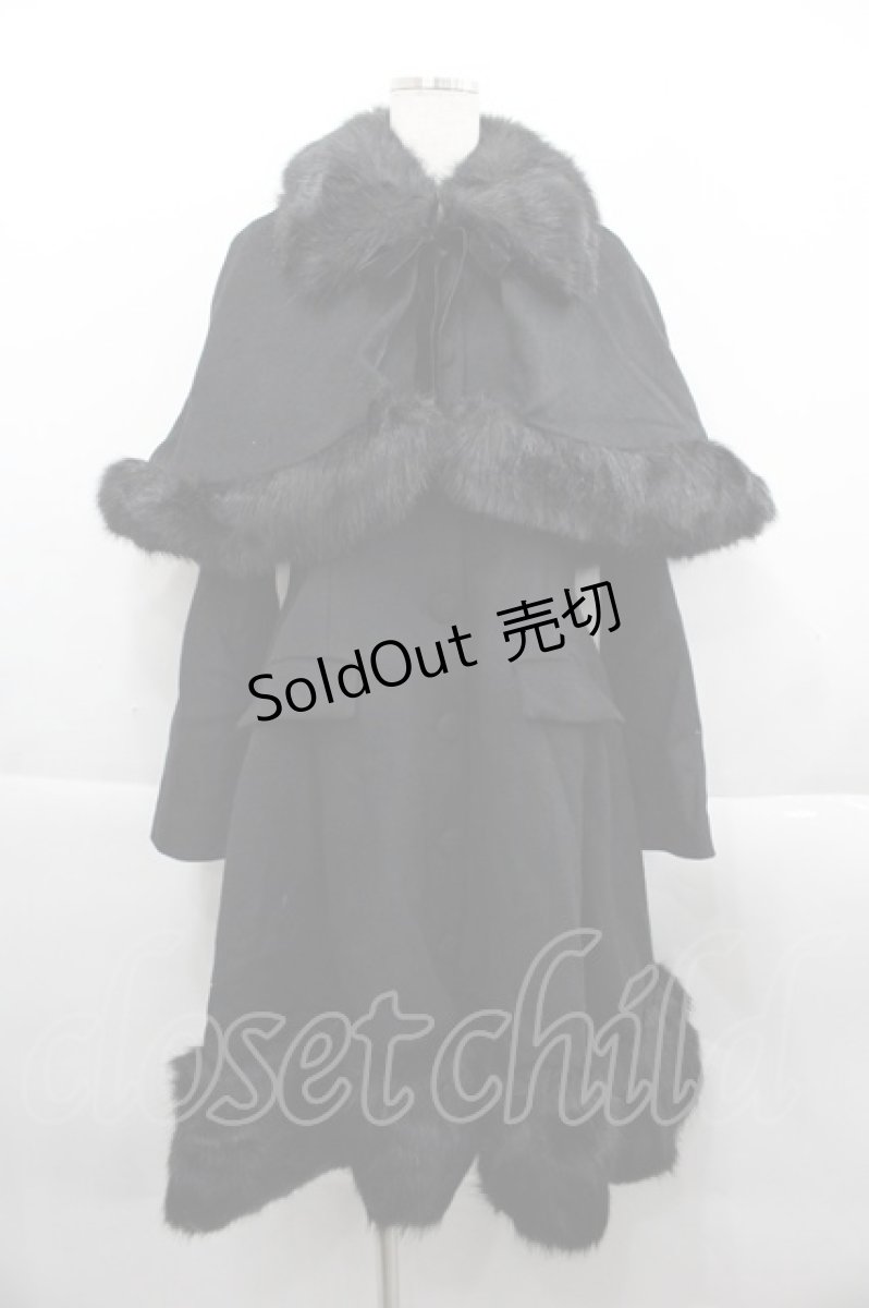 画像1: ATELIER PIERROT / ケープ付きファーコート  黒 I-25-09-24-019-EL-CO-SA-ZI (1)