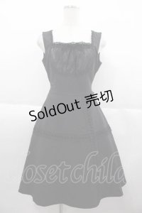 Moi-meme-Moitie / クロスレースジャンパースカート(2007年)  黒 I-25-10-04-088-MO-OP-HR-ZI