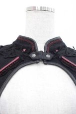 画像6: Ozz oneste / 薔薇十字架刺繍ケープ  黒Ｘ赤 I-25-10-10-040-OO-JA-SA-ZI (6)