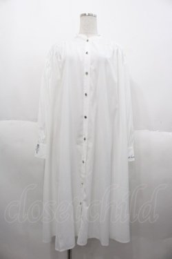 画像1: axes femme / UVカットレースアップロングシャツ  白 I-25-10-15-010-AX-BL-SA-ZI