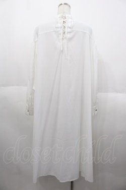 画像2: axes femme / UVカットレースアップロングシャツ  白 I-25-10-15-010-AX-BL-SA-ZI