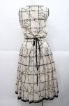 画像2: INGEBORG / カメリア風枠柄ノースリーブワンピース  アイボリーＸ黒 I-25-10-18-060-LO-OP-SA-ZI (2)