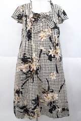 INGEBORG / 百合柄千鳥ノースリーブワンピース  黒Ｘアイボリー I-25-10-18-075-LO-OP-SA-ZI