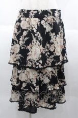 画像1: INGEBORG / ローズ柄2段フリルスカート 11 黒 I-25-10-18-116-LO-SK-SA-ZI (1)