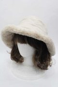 INGEBORG / ロゴキルティングボアハット  ベージュ I-25-10-21-095-LO-AC-SA-ZI