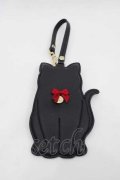Maison de FLEUR / くろねこパスケース  黒Ｘ赤 I-25-10-21-108-LO-ZA-SA-ZI