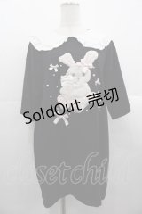 Honey Cinnamon / アイスリボンハニーちゃん襟付きTシャツ  黒Ｘ白 I-25-10-24-070-LO-TO-SA-ZI