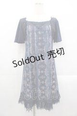 Ozz oneste / 蝶プリントチュール重ね半袖ワンピース  ネイビー I-25-10-29-050-OO-OP-SA-ZI