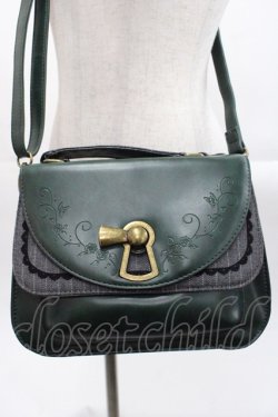 画像2: axes femme / 鍵穴多重ポケットショルダーバッグ  グリーン I-25-10-29-104-AX-BG-SA-ZI