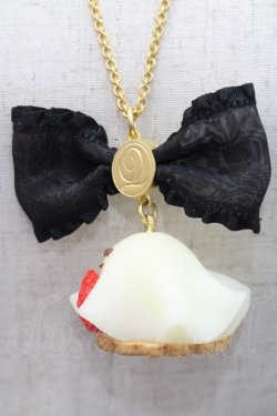 画像4: Q-pot. / イチゴおばケーキネックレス  白X赤X黒 I-25-10-29-116-QP-AC-SA-ZI