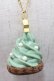 画像4: Q-pot. / クリスマスツリーカップケーキネックレス  グリーン I-25-10-29-118-QP-AC-SA-ZI (4)
