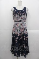 axes femme / 蔓薔薇柄ノースリワンピース  ネイビー I-25-10-29-035-AX-OP-SA-ZI