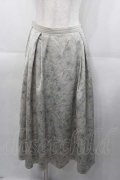 an another angelus / リリーフラワーサテンタックスカート  グレー I-25-11-04-056-CA-SK-SA-ZI