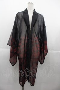 axes femme kawaii / 彼岸花柄シアー着物風羽織  黒Ｘ赤Ｘ白 I-25-11-07-061-AX-TO-SA-ZI