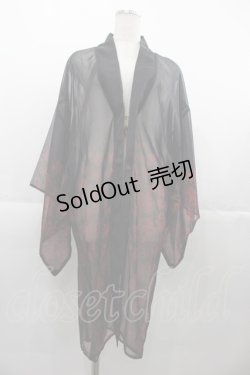 画像1: axes femme Kawaii / 彼岸花柄シアー着物風羽織  黒Ｘ赤Ｘ白 I-25-11-07-061-AX-TO-SA-ZI