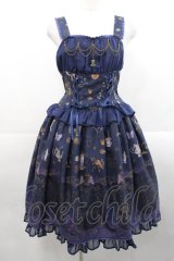 ALICE and the PIRATES / 魔女と悪魔の西洋菓子店〜ソロモンの小さな鍵と秘密のレシピ〜柄ジャンパースカートI  ネイビー I-25-11-12-036-PA-OP-SA-ZI