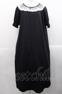 m petit by misako / AOKエリツキギャザーワンピース M 中黒 I-25-11-12-046-LO-OP-SA-ZI