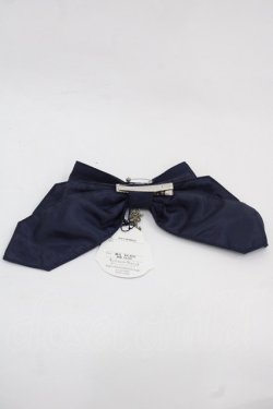 画像2: ALICE and the PIRATES / 魔女と悪魔の西洋菓子店〜ソロモンの小さな鍵と秘密のレシピ〜柄リボンクリップ  紺 I-25-11-12-108-PA-AC-SA-ZI