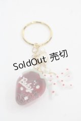 BABY,THE STARS SHINE BRIGHT / キャンディーストロベリーとリボンのキーホルダー  赤Ｘ白Ｘゴールド I-25-11-14-106-BA-AC-SA-ZI