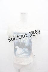 Katie / SWAN IN THE DARK tee  ベージュ I-25-11-24-020-LO-TS-SA-ZI