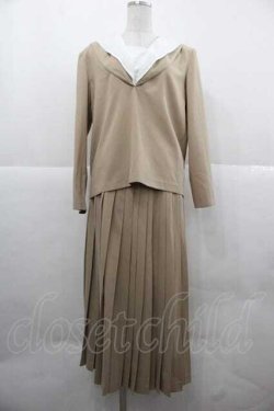 画像1: INGEBORG / ロゴ刺繍セーラーブラウス&プリーツスカートセットアップ  ベージュＸ白 I-25-12-02-072-LO-BL-SA-ZI