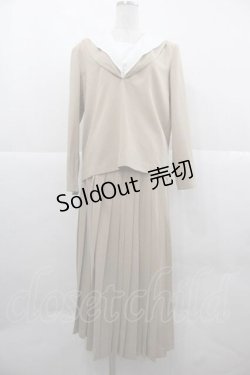 画像1: INGEBORG / ロゴ刺繍セーラーブラウス&プリーツスカートセットアップ  ベージュＸ白 I-25-12-02-072-LO-BL-SA-ZI