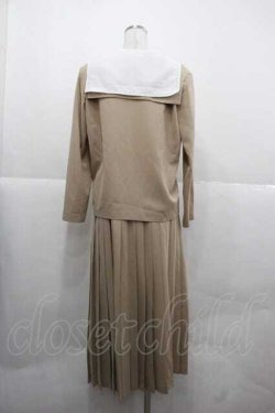 画像2: INGEBORG / ロゴ刺繍セーラーブラウス&プリーツスカートセットアップ  ベージュＸ白 I-25-12-02-072-LO-BL-SA-ZI