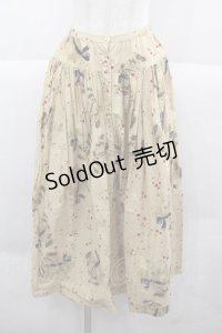 WONDERFUL WORLD / テディベア柄前開きスカート  ベージュ I-25-12-02-083-LO-SK-SA-ZI