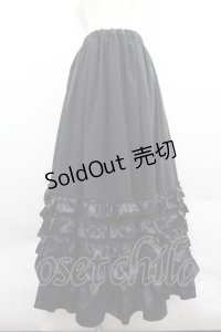 ATELIER PIERROT / 裾サテンフリルロングスカート  黒 I-25-12-06-096-EL-SK-SA-ZI