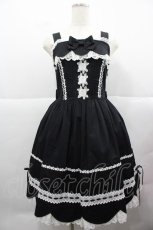 画像1: BABY,THE STARS SHINE BRIGHT / リボンスカラップジャンパースカート  黒Ｘ白 I-25-12-13-091-BA-OP-SA-ZI (1)