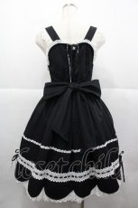 画像2: BABY,THE STARS SHINE BRIGHT / リボンスカラップジャンパースカート  黒Ｘ白 I-25-12-13-091-BA-OP-SA-ZI (2)