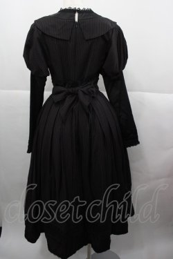 画像2: Faeriesdaffodil(海外ロリータブランド) / パールビジューフリルブローチ付きストライプ長袖ワンピース S 黒Ｘブラウン I-25-12-13-100-LO-OP-SA-ZI