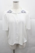 an another angelus / カンパニュラ刺繍衿ブラウス  白 I-25-12-13-037-CA-BL-SA-ZI