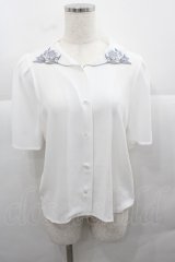 an another angelus / カンパニュラ刺繍衿ブラウス  白 I-25-12-13-037-CA-BL-SA-ZI
