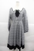 axes femme / ブローチ付セーラーワンピース  グレーチェック I-25-12-18-081-AX-OP-SA-ZI