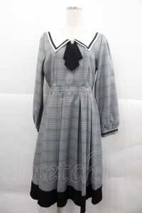 axes femme / ブローチ付セーラーワンピース  グレーチェック I-25-12-18-081-AX-OP-SA-ZI