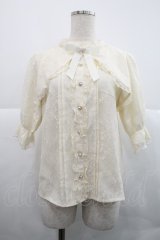 Amavel / ガーリーフリルデコルテオープンブラウス  アイボリー I-25-12-18-015-CA-BL-SA-ZI