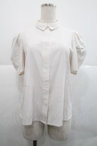 an another angelus / タックパフスリーブシャツ  オフホワイト I-25-12-18-016-CA-BL-SA-ZI