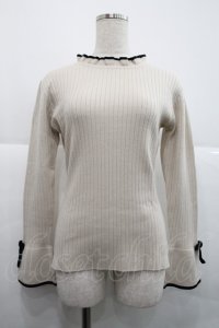 an another angelus / 配色袖口リボンニットプルオーバー  オフホワイト I-25-12-18-019-CA-TO-SA-ZI