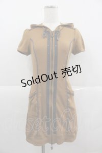 Ozz Croce / 百合紋章ZIPモチーフ半袖パーカーワンピース  ブラウン I-25-12-24-101-OO-OP-SA-ZI