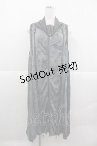 Ozz conte / 歯車プリントノースリーブワンピース  グレー I-25-12-24-102-OO-OP-SA-ZI