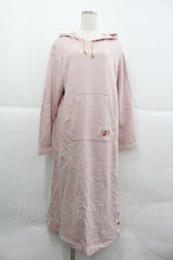画像1: PINK HOUSE / ロゴ＆ネームワッペン使いフードワンピース  ピンク I-25-12-24-105-LO-OP-TE-ZI