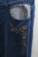 画像4: axes femme / ストライプ使い薔薇刺繍デニムパンツ  青 I-25-12-27-120-AX-PA-SA-ZI (4)