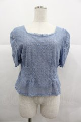 axes femme / ショート丈タック入レースプルオーバー  サックス I-25-12-29-064-AX-TO-SA-ZI