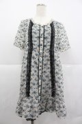 axes femme / 小花×ドットフロッキーワンピース  白Ｘ青Ｘ黒 I-25-12-29-076-AX-OP-SA-ZI