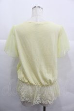 画像2: axes femme / レース切り替えシフォン半袖トップス  イエロー I-25-12-29-044-AX-TO-SA-ZT566 (2)