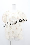 WONDERFUL WORLD / フラワープリント半袖ブラウス  アイボリー I-26-01-04-008-LO-BL-SA-ZI