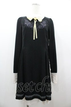 画像1: axes femme / 胸元刺繍バイカラーワンピース  黒Ｘアイボリー I-26-01-06-068-AX-OP-SA-ZI