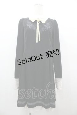 画像1: axes femme / 胸元刺繍バイカラーワンピース  黒Ｘアイボリー I-26-01-06-068-AX-OP-SA-ZI