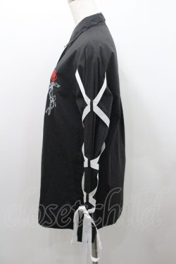 画像4: LISTEN FLAVOR / 薔薇とナイフ袖リボンシャツ  黒Ｘ白Ｘ赤 I-26-01-08-045-PU-BL-SA-ZI